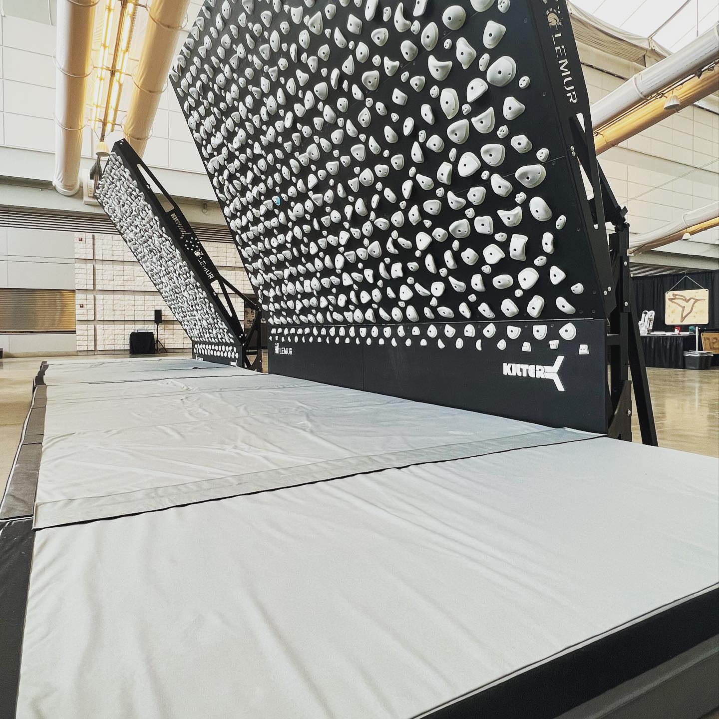 RESILITE THE NAME FOR CLIMBING WALL CRASH MATS